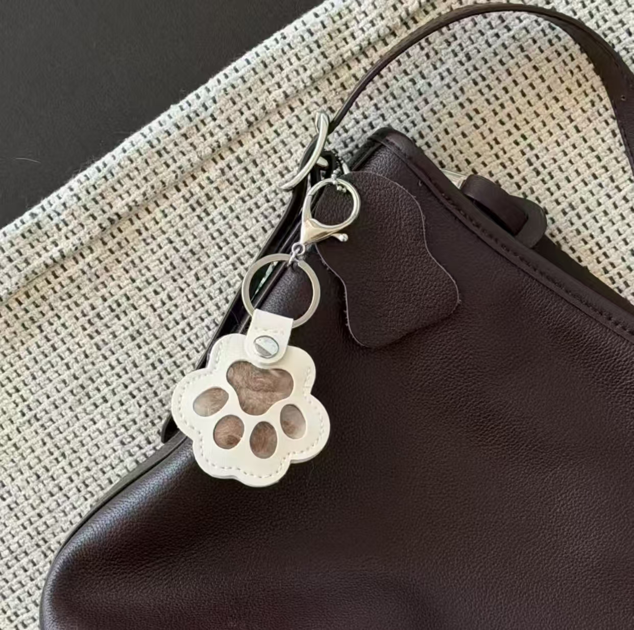 Paw Fur Keeper – Pet Hair Memorial Keychain